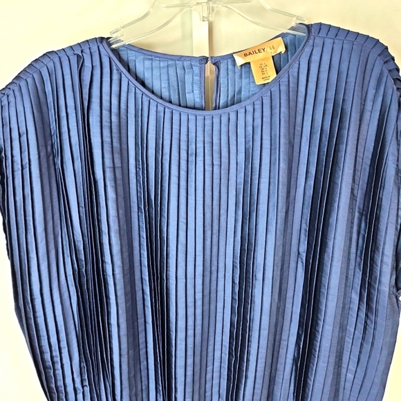 Bailey 44 Blue Top Size Large NWT - Picture 4 of 6